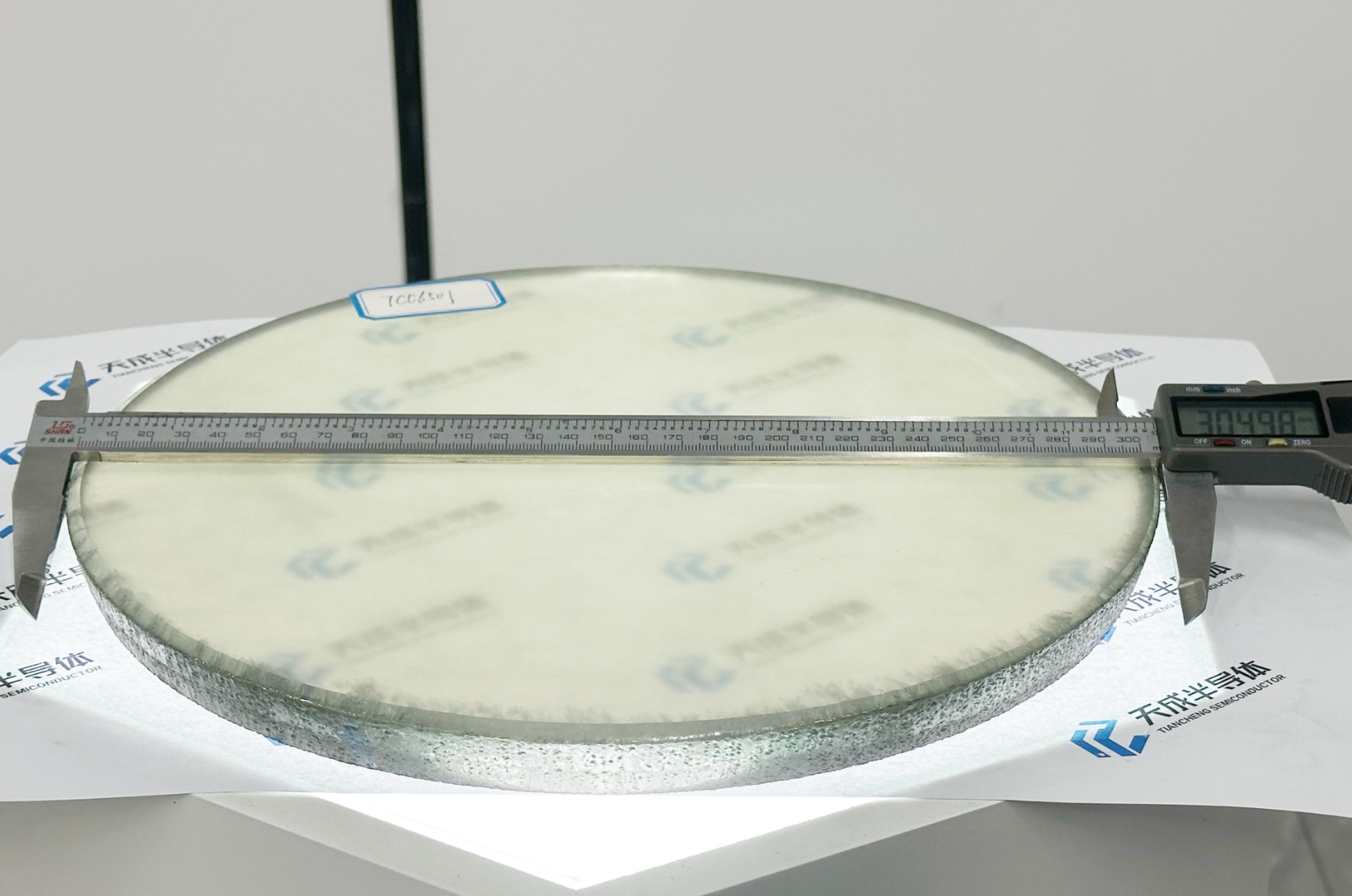 12英寸高纯半绝缘碳化硅晶锭